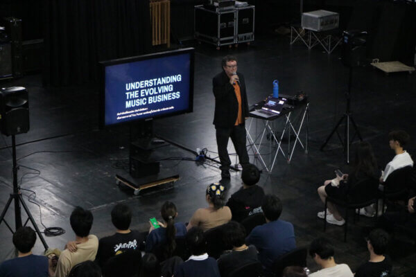 Spice在曼谷朗实大学音乐学院主持互动网络研讨会