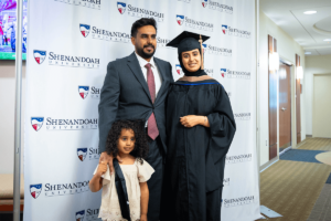 皇冠博彩SB 2024 Awards & Hooding